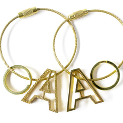 真鍮 無垢 アルファベット レター キーホルダー A キーチェーン キーリング 付き イニシャル ブラス チャーム 鍵 4枚目の画像