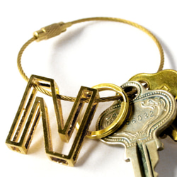 真鍮 無垢 アルファベット レター キーホルダー N キーチェーン キーリング 付き イニシャル ブラス チャーム 鍵 1枚目の画像