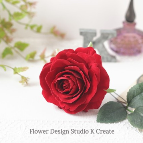 赤い薔薇の髪飾り（薔薇＆葉） 赤 赤い薔薇 髪飾り 美女と野獣