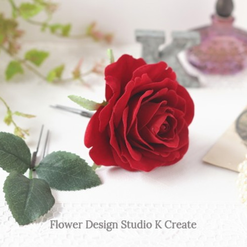 赤い薔薇の髪飾り（薔薇＆葉） 赤 赤い薔薇 髪飾り 美女と野獣