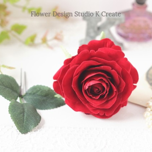 赤い薔薇の髪飾り（薔薇＆葉） 赤 赤い薔薇 髪飾り 美女と野獣