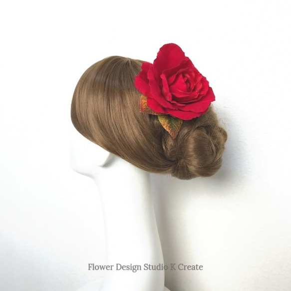 フラメンコ・フローレス・発表会に♡ベロア調の赤い薔薇のヘアクリップ 3枚目の画像