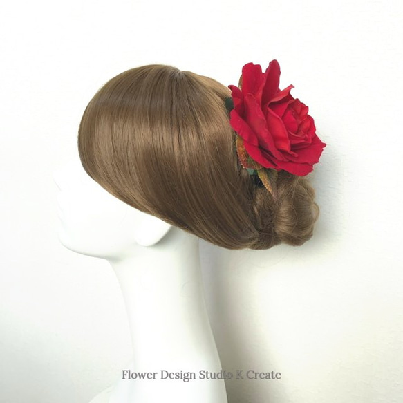 フラメンコ・フローレス・発表会に♡ベロア調の赤い薔薇のヘアクリップ 4枚目の画像