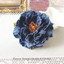 再販：インディゴデニムのピオニーのお花ヘアゴム　卒業式　入学式　青　ブルー　お花　ヘアゴム 2枚目の画像