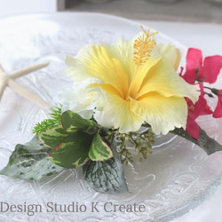 黄色いハイビスカスとデルフィニュウムのコーム　ハワイ挙式　髪飾り　トロピカル　造花　南国　花　フラワー　フラ　フラダンス 4枚目の画像