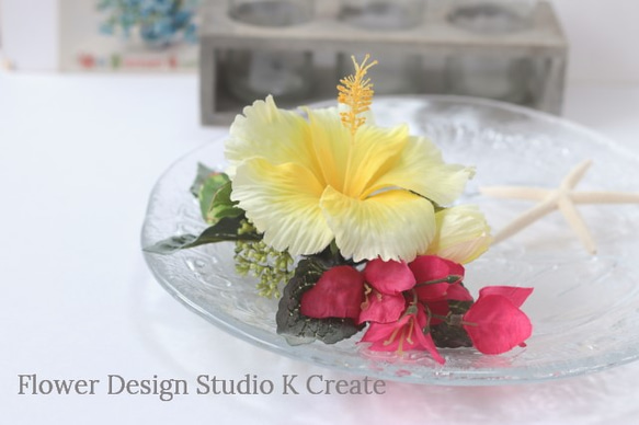 黄色いハイビスカスとデルフィニュウムのコーム　ハワイ挙式　髪飾り　トロピカル　造花　南国　花　フラワー　フラ　フラダンス 5枚目の画像