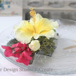 黄色いハイビスカスとデルフィニュウムのコーム　ハワイ挙式　髪飾り　トロピカル　造花　南国　花　フラワー　フラ　フラダンス 6枚目の画像