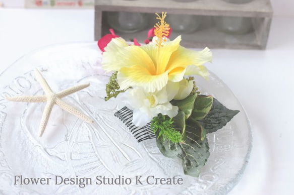 黄色いハイビスカスとデルフィニュウムのコーム　ハワイ挙式　髪飾り　トロピカル　造花　南国　花　フラワー　フラ　フラダンス 7枚目の画像