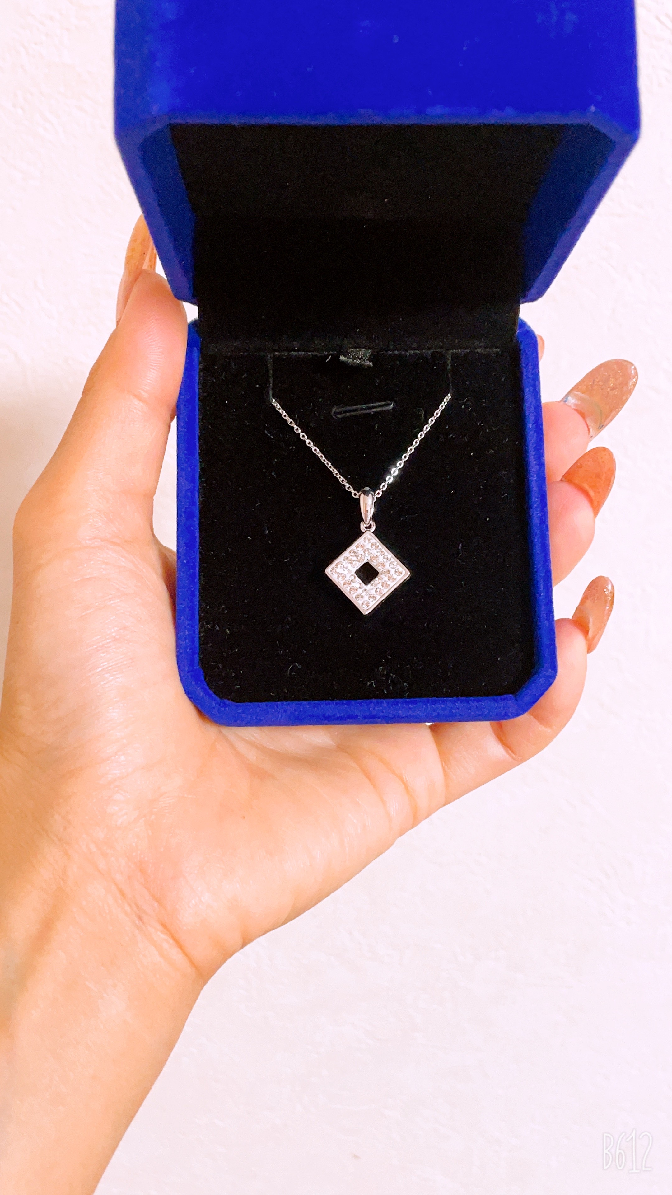 キラキラ光る光品質ストーン高級感たっぷりの◇ネックレス