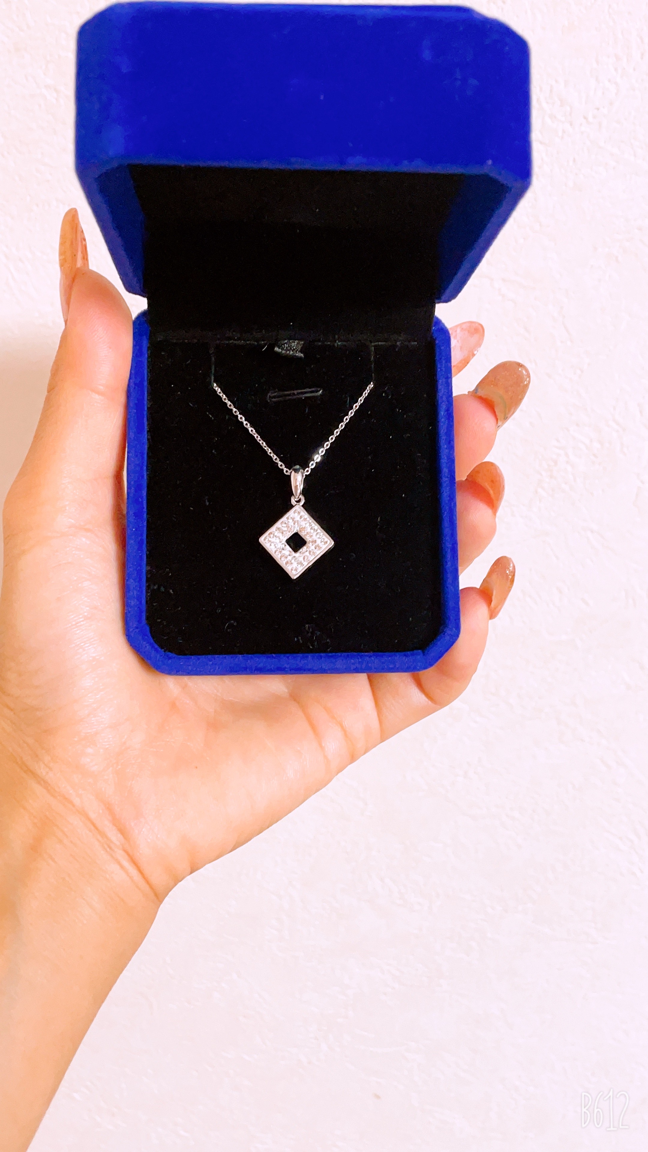 キラキラ光る光品質ストーン高級感たっぷりの◇ネックレス｜詳細画像