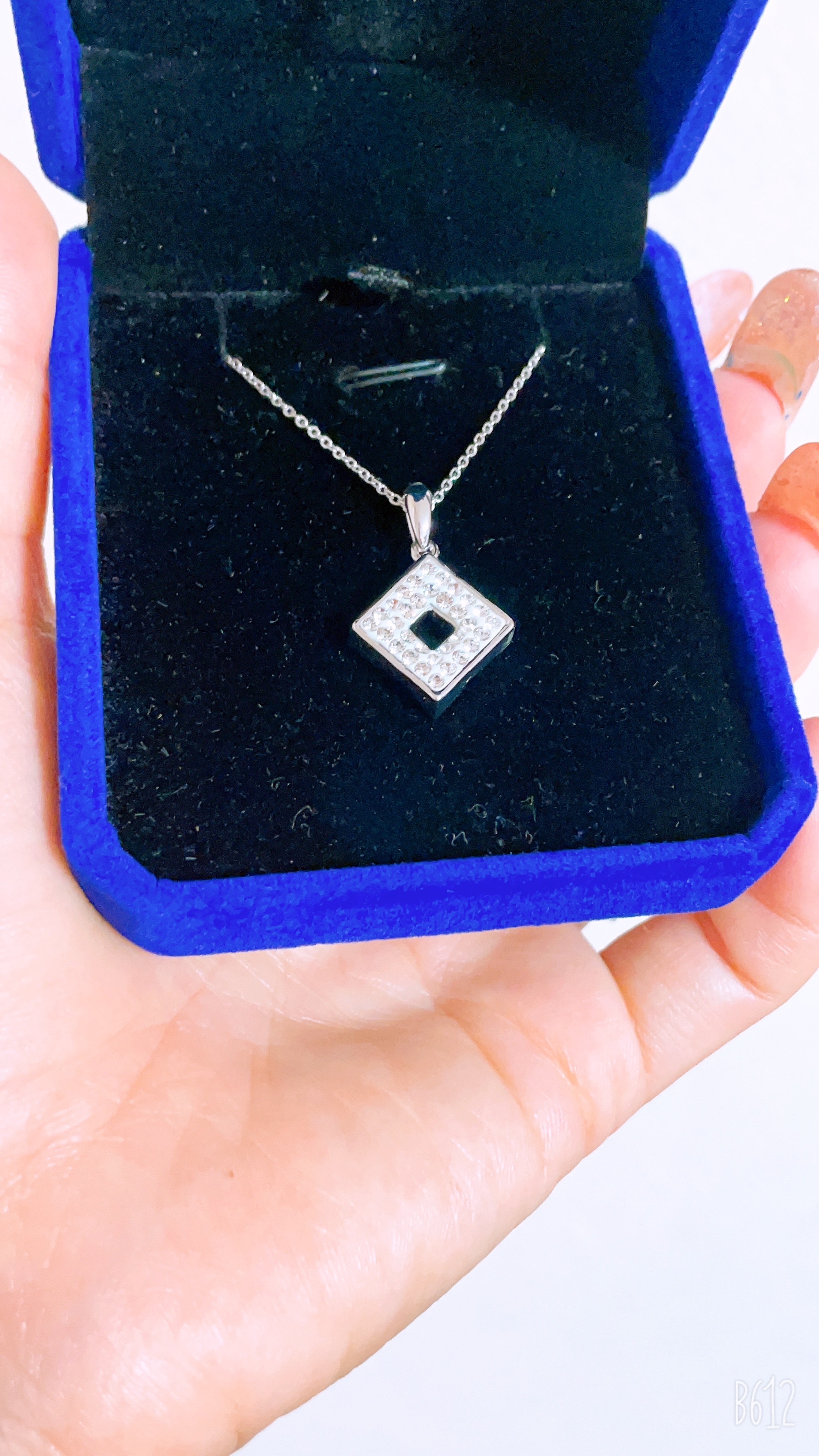 キラキラ光る光品質ストーン高級感たっぷりの◇ネックレス｜詳細画像