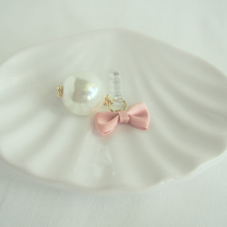 Smartphone Piece☆Pale pink＊イヤホンジャックアクセサリー スマホピアス リボン＆パール ピンク 1枚目の画像