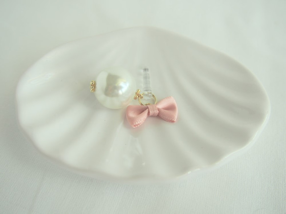 Smartphone Piece☆Pale pink＊イヤホンジャックアクセサリー スマホピアス リボン＆パール ピンク 1枚目の画像