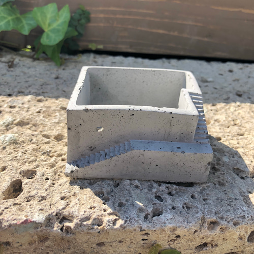 階段のある植木鉢 その他インテリア雑貨 log 通販 7939248