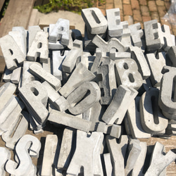 セメント、モルタル アルファベット　表札オーダーメイド 2枚目の画像