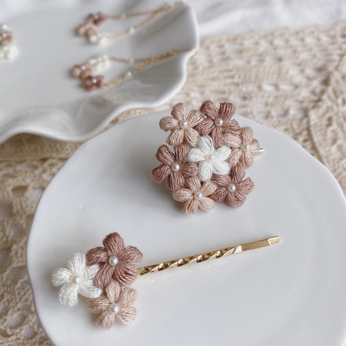 かぎ針編みのヘアクリップかぎ針編みのヘアクリップ バレッタ Matata