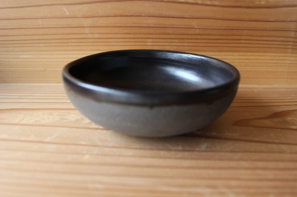 一碗抹茶之旅平坦的黑色和灰色茶道茶藝 第1張的照片