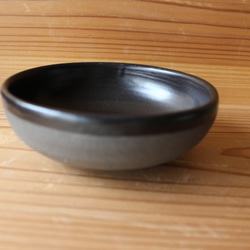 一碗抹茶之旅平坦的黑色和灰色茶道茶藝 第2張的照片