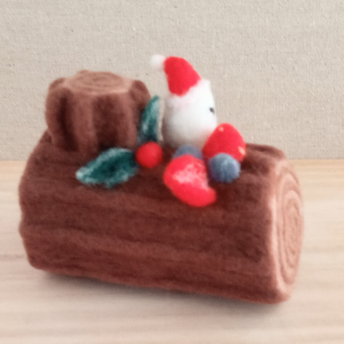 羊毛フェルトのブッシュドノエル(シマエナガ)【受注制作】 羊毛