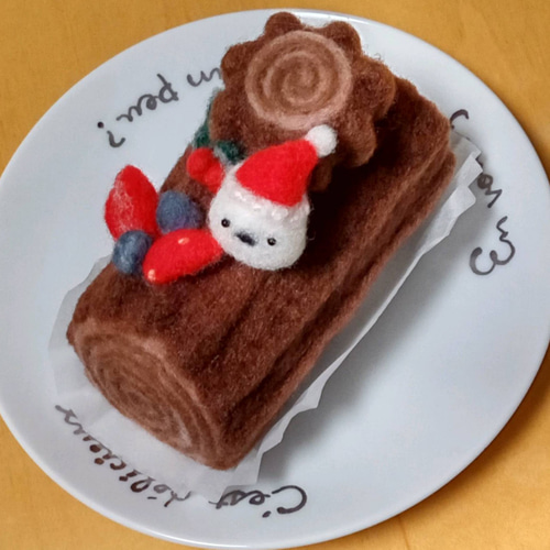 羊毛フェルトのブッシュドノエル(シマエナガ)【受注制作】 羊毛