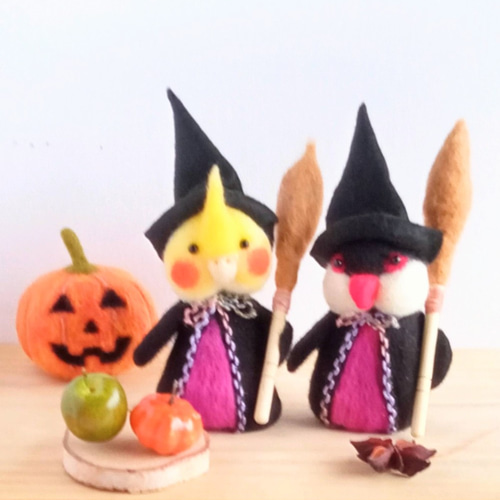 羊毛フェルト かぼちゃの上のコザクラインコちゃん ハロウィン飾り 羊毛フェルト かぼちゃの上のコザクラインコちゃん ハロウィン飾り