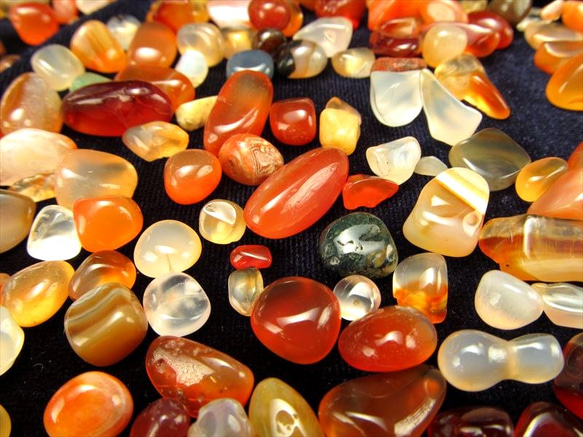 鮮やかマルチカラー☆サードオニキス(紅縞瑪瑙)さざれ石 50g☆8