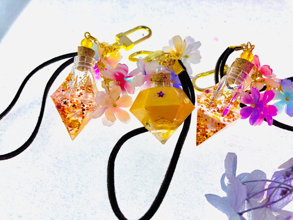 黃金鑽石香水精油瓶 簡約精油吊飾 配以櫻花串吊飾 客製 第3張的照片