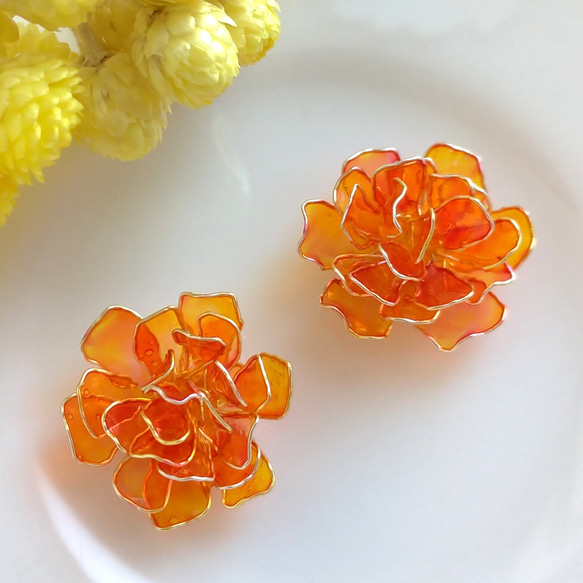 マリーゴールドの板バネクリップイヤリング 小さめサイズ イヤリング  