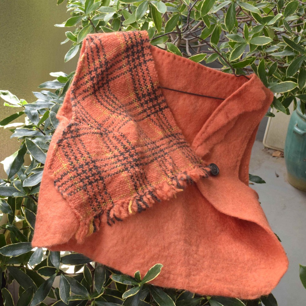 秋色のとにかく軽い！あったかい！　フエルトベスト　～オレンジ 11,000円