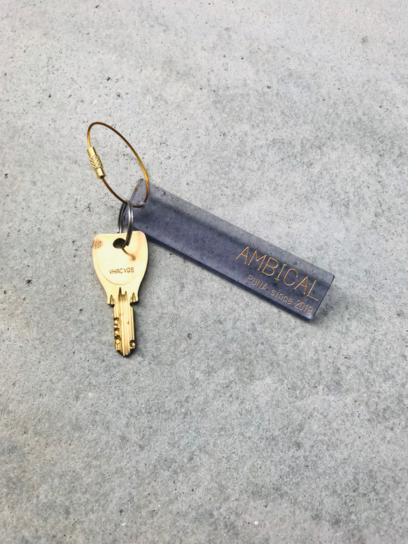 ホテルキー Lロゴ スモーク/アクリル/名入れ/ペア/刻印/プレゼント/シンプル/キーリング/新生活 人気・おすすめ｜使いやすい・旅行におすすめ 品質保証 全国発送 日本国内発送・最短翌日お届け