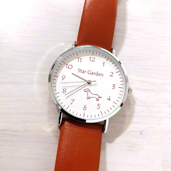 ミニチュアダックスフンドの腕時計（レディース・本革） 2枚目の画像