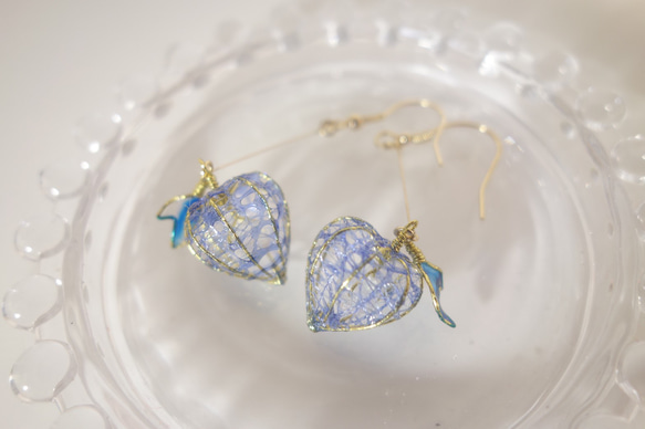 ヴィンテージ♡新品【フルア】オパール ガラス ビーズ ピアス☆彡ガット 好きも バイカラーで耳元から印象的に♡インド産 ストライプブルー