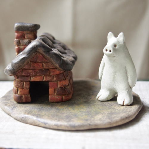 三匹のこぶた☆レンガのお家 三匹のこぶた（レンガの家こぶた） その他置物 粘土屋きのとり 通販