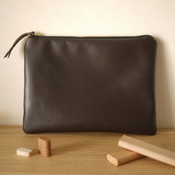 NEW Pouch / L Dark Brown 1枚目の画像