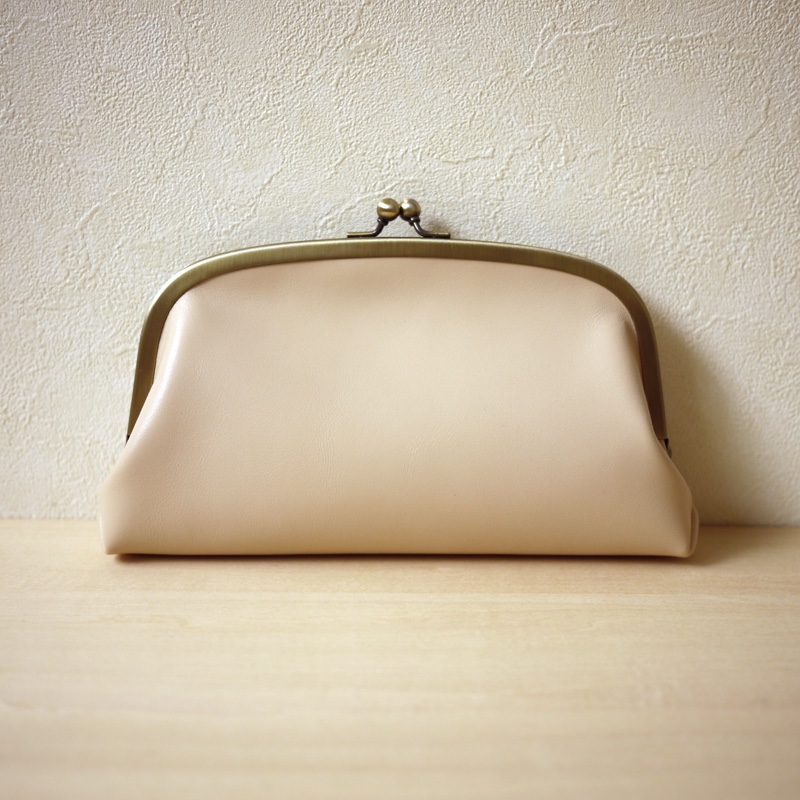 【在庫あり・翌日出荷可能】レザーがま口長財布　ライトベージュ