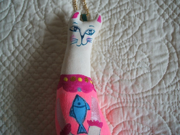 手描きチャーム　ピンクの猫 2枚目の画像