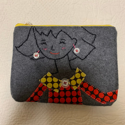 送無　手刺繍とコラージュポーチ　女の子 1枚目の画像