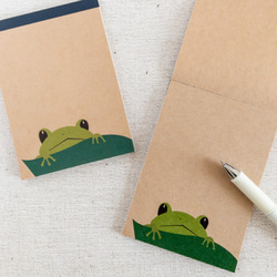 【メモ帳】葉っぱからのぞくかえるのクラフト紙のメモ 2枚目の画像