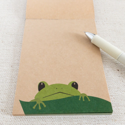【メモ帳】葉っぱからのぞくかえるのクラフト紙のメモ 3枚目の画像