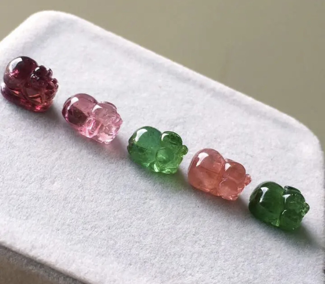 トルマリン 豚ちゃん&貔貅ちゃん 5粒 貫通穴あり 天然石 天然石屋 通販 