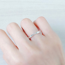 極簡-扭轉純銀女生戒指-尾戒-開口戒-可調式-Silver925 第5張的照片