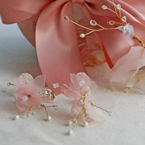 純粋なピンクの花のイヤリング 3枚目の画像