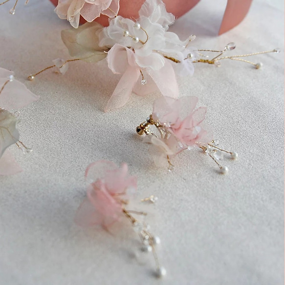 純粋なピンクの花のイヤリング 4枚目の画像