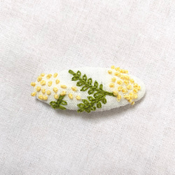 ミモザの刺繍くるみパッチンピン 《190702》 3枚目の画像