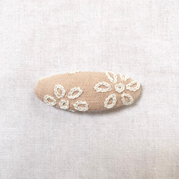 くすみピンク フラワー 刺繍 くるみパッチンピン 《190704》 3枚目の画像