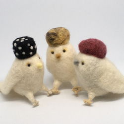 羊毛フェルト 帽子鳥（茶マーブル帽noお座りバージョン） 5枚目の画像