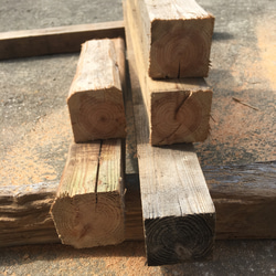 【40センチ】DIY用アンティーク調、レトロ調な角材 廃材古材  素材 木の棒 家具 材料 工作 3枚目の画像