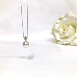 K18WG ダイヤモンドと卵のような南洋真珠のネックレス 1枚目の画像