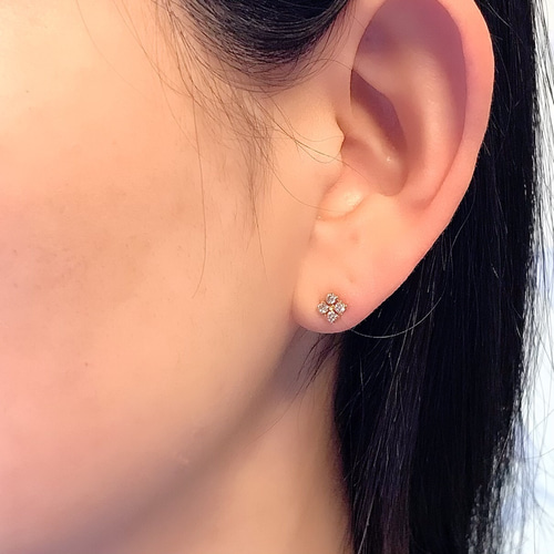 ⭐K18WG ピアススクエアダイヤ0.2ct