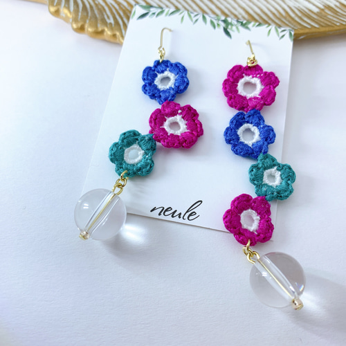 かぎ針編みピアス・イヤリング 「モリーの花レース」/ビビッド ピアス 